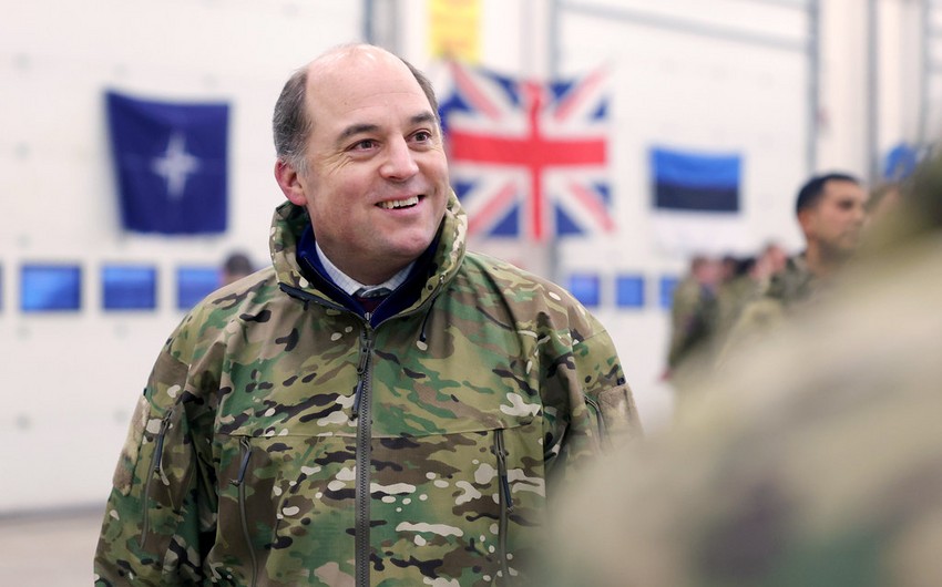 Britaniyanın müdafiə naziri əfqanlara ölkədən quru yolla getməyi təklif edib