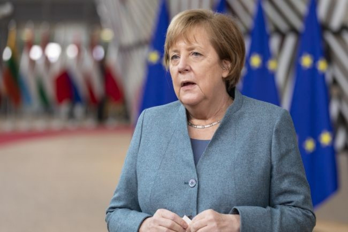 Merkel pensiyaya çıxır - Bir aya nə qədər alacaq?