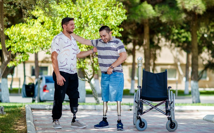 Daha iki qazi yüksək texnologiyalı protezlərlə təmin edildi