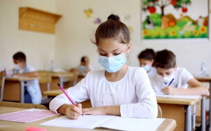 Şagirdlər məktəbdə maska taxmalıdırlarmı?