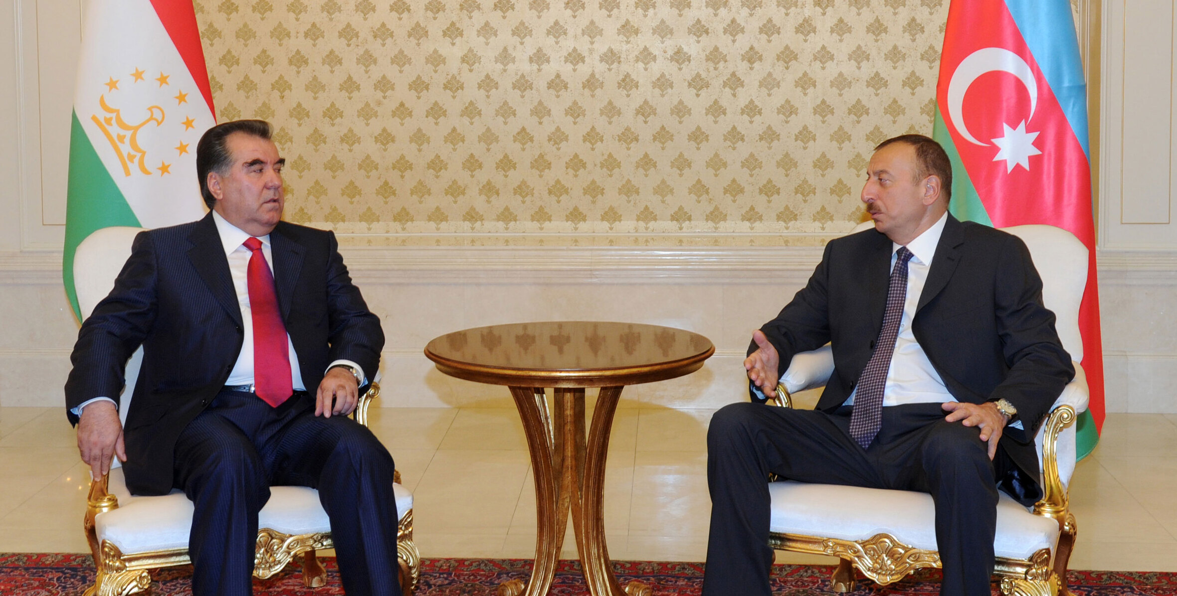 İlham Əliyev Emoməli Rəhmonu təbrik edib