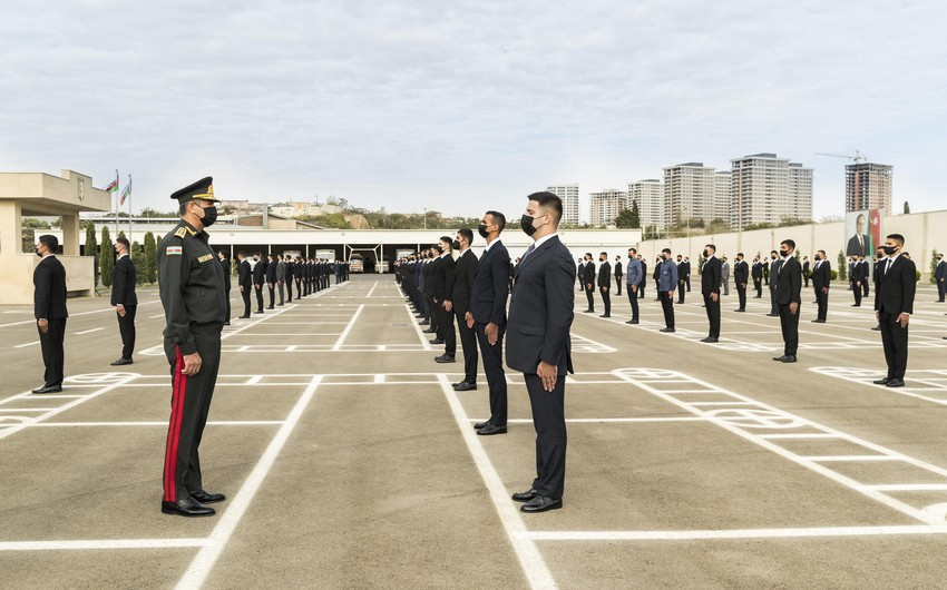 Vilayət Eyvazov sıra baxışı keçirdi
