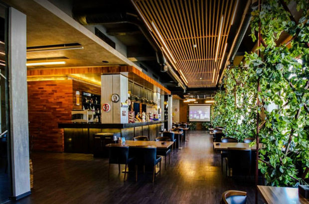 Bir neçə gün öncə ölüm hadisəsi olan “pub”da yenə dava olub - RƏSMİ
