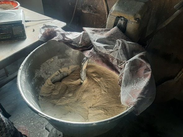 Antisanitar vəziyyətdə fəaliyyət göstərən çörək sexi aşkar edildi - FOTO