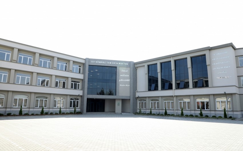İlham Əliyev Sabunçuda 307 saylı tam orta məktəbdə yaradılan şəraitlə tanış oldu