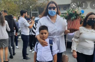 Aytən Səfərovadan etiraz: “Şagirdi məktəbə yola salmağa az qala bir nəsil gəlir”