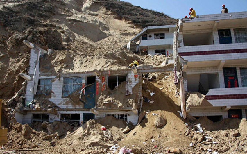 Çində torpaq sürüşməsi zamanı azı 10 nəfər itkin düşüb