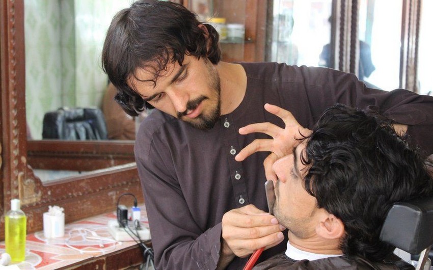 “Taliban” kişilərə saqqalı qırxmaq və bərbərxanaya getməyi qadağan etdi
