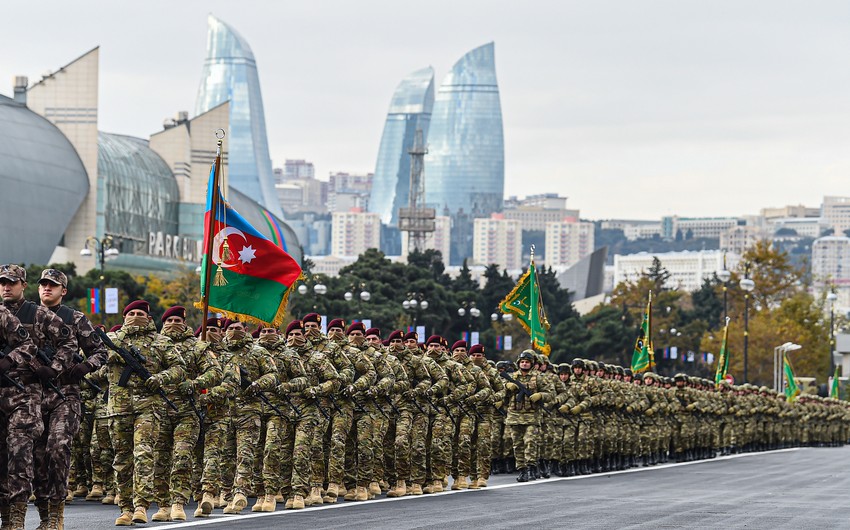 Anım Günü ilə əlaqədar Bakının mərkəzində hərbçilərin yürüşü başlayıb