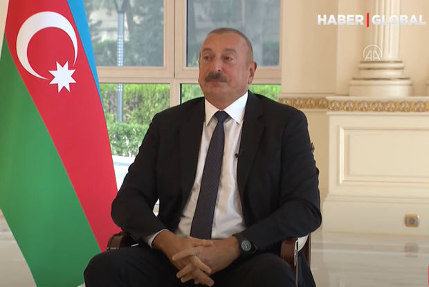 Müsahibə zamanı İlham Əliyevin gözləri doldu - VİDEO