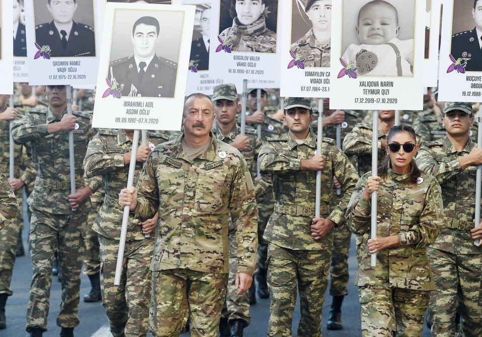 İlham Əliyev və Mehriban Əliyevanın şəkillərini tutduğu şəhidlər kimlərdir?