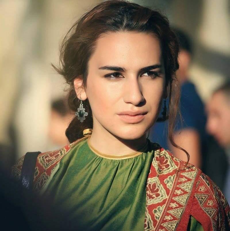 Qırmızı lenti qara örpəyə dəyişib, şəhidini qucaqlayan analar, bu, Sizin qələbənizdir