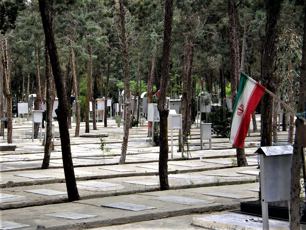 İranda koronavirusdan kütləvi ölüm qəbir daşlarını bahalaşdırdı