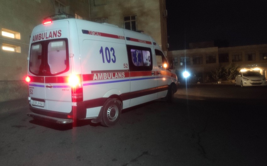 Salyanda avtomobil piyadanı vurdu