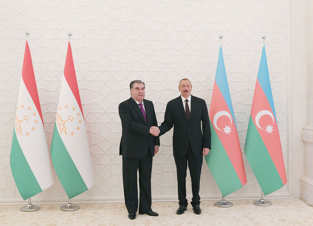 İlham Əliyev Emoməli Rəhmonu təbrik etdi