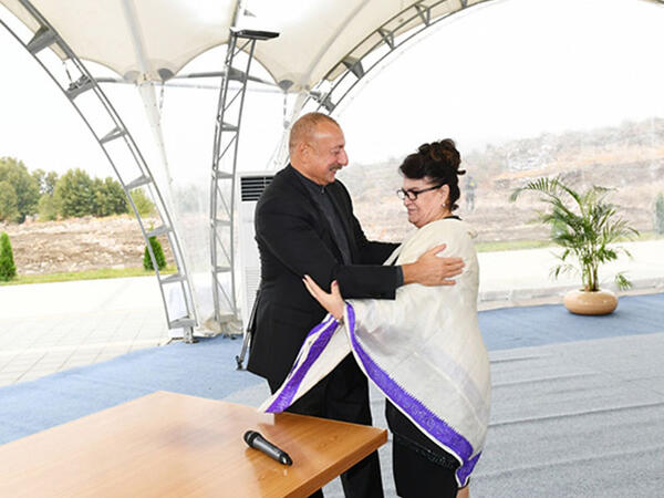 "Dəmir yumruğ"u öpmək istəyən xanəndə: Allaha and olsun ki, bu mənim arzum olub