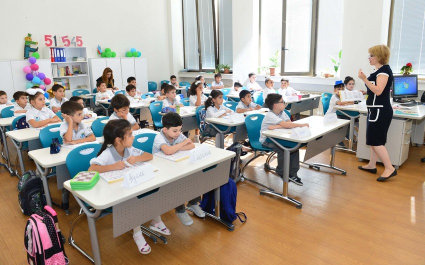 Azərbaycanda valideynlərin xəbəri olmadan övladları başqa məktəbə köçürüldü