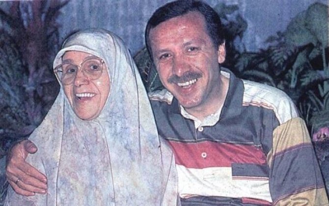 Ərdoğanın paylaşımı hər kəsi kövrəltdi: "Anam" - FOTO