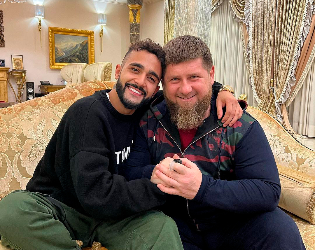 Azərbaycanlı bloger Ramzan Kadırovun iqamətgahında - FOTOLAR