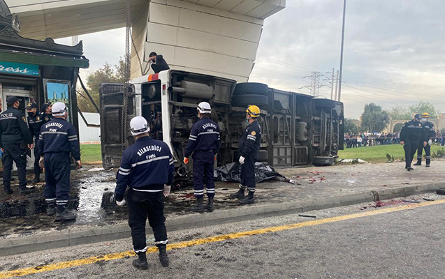 Dəhşətli qəzada ölənlərin adları bilindi: Ölən 3 qadın yolun kənarında dayanıbmış 