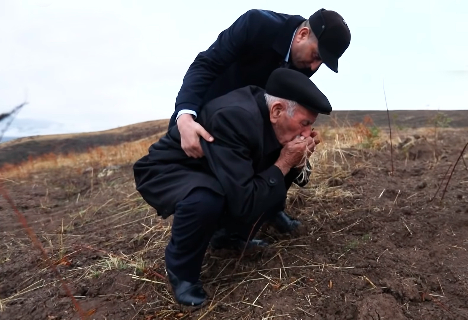 Şəhid-polkovnikin atasının bu görüntüləri hər kəsi ağlatdı - FOTO - VİDEO