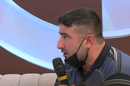 Azərbaycanda şok hadisə: Avtobusda qadının yerinə pul verən kişi onunla evlənməyə məcbur edildi