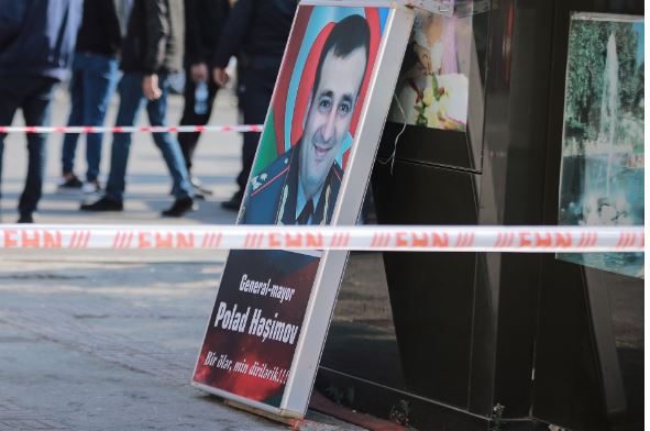 Polad Həşimovun plakatını yanğından xilas edən şəxs danışdı - Video