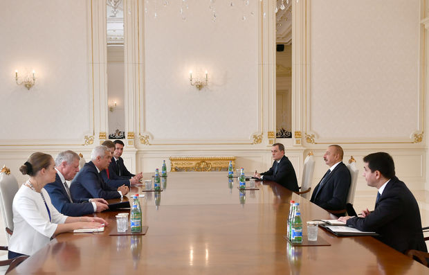 İlham Əliyev slovakiyalı naziri qəbul etdi