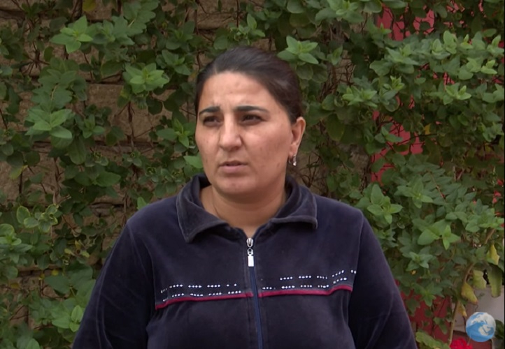 Koronavirusdan öldüyü deyilən 1-ci sinif şagirdinin anası danışdı: Analizlərin cavabını yandırmışam - VİDEO