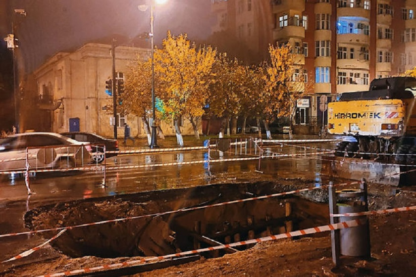 Sumqayıtda yol çökdü