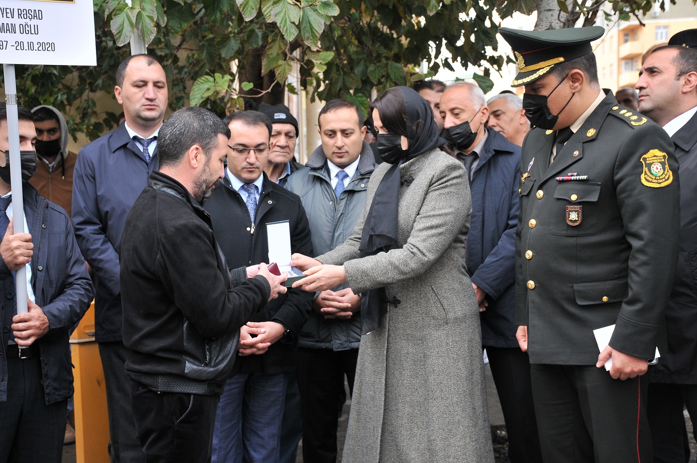 Abşeronda şəhid Rəşad Mehdiyevin xatirəsinə ucaldılan abidə-bulaq kompleksinin açılışı oldu - FOTOLAR
