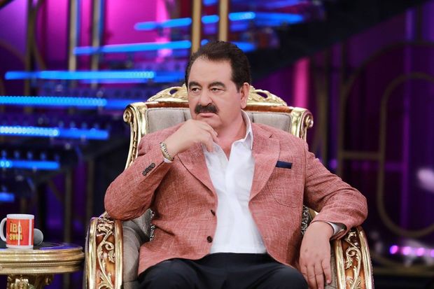 İbrahim Tatlısəs özündən 43 yaş kiçik sevgilisiylə şəklini paylaşdı – FOTO