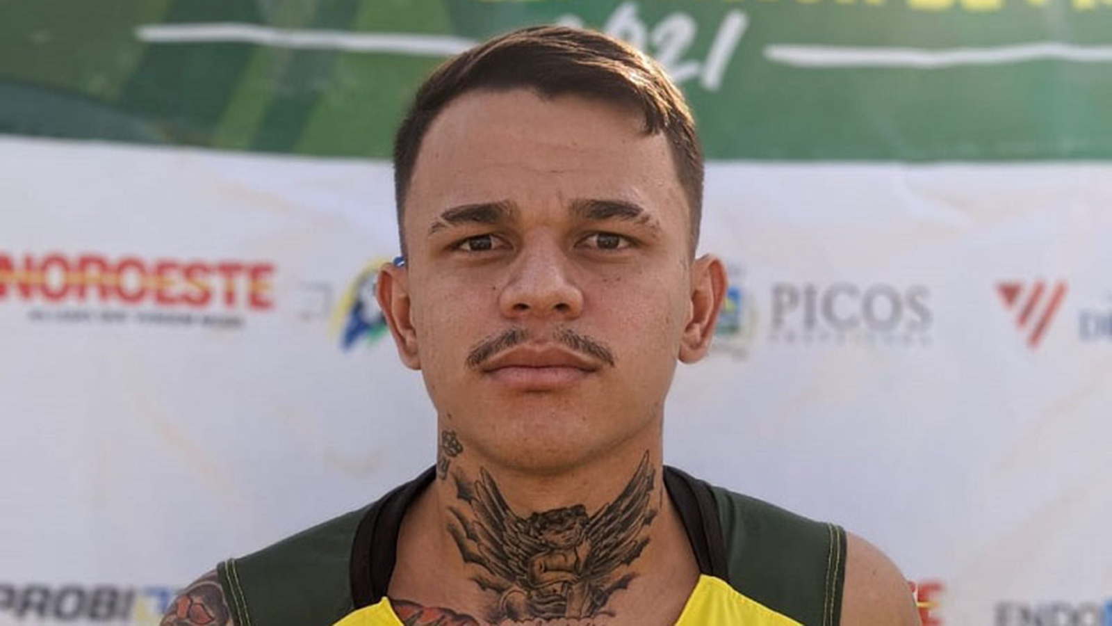 Tanınmış futbolçunu evində güllələdilər