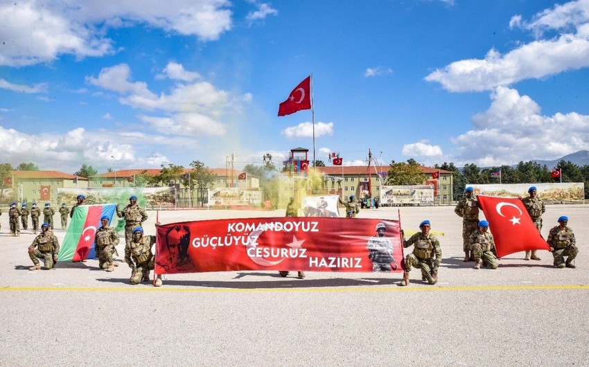 Azərbaycan Ordusunun Türkiyəyə göndərilən 383 xüsusi təyinatlısı təlimi başa vurdu