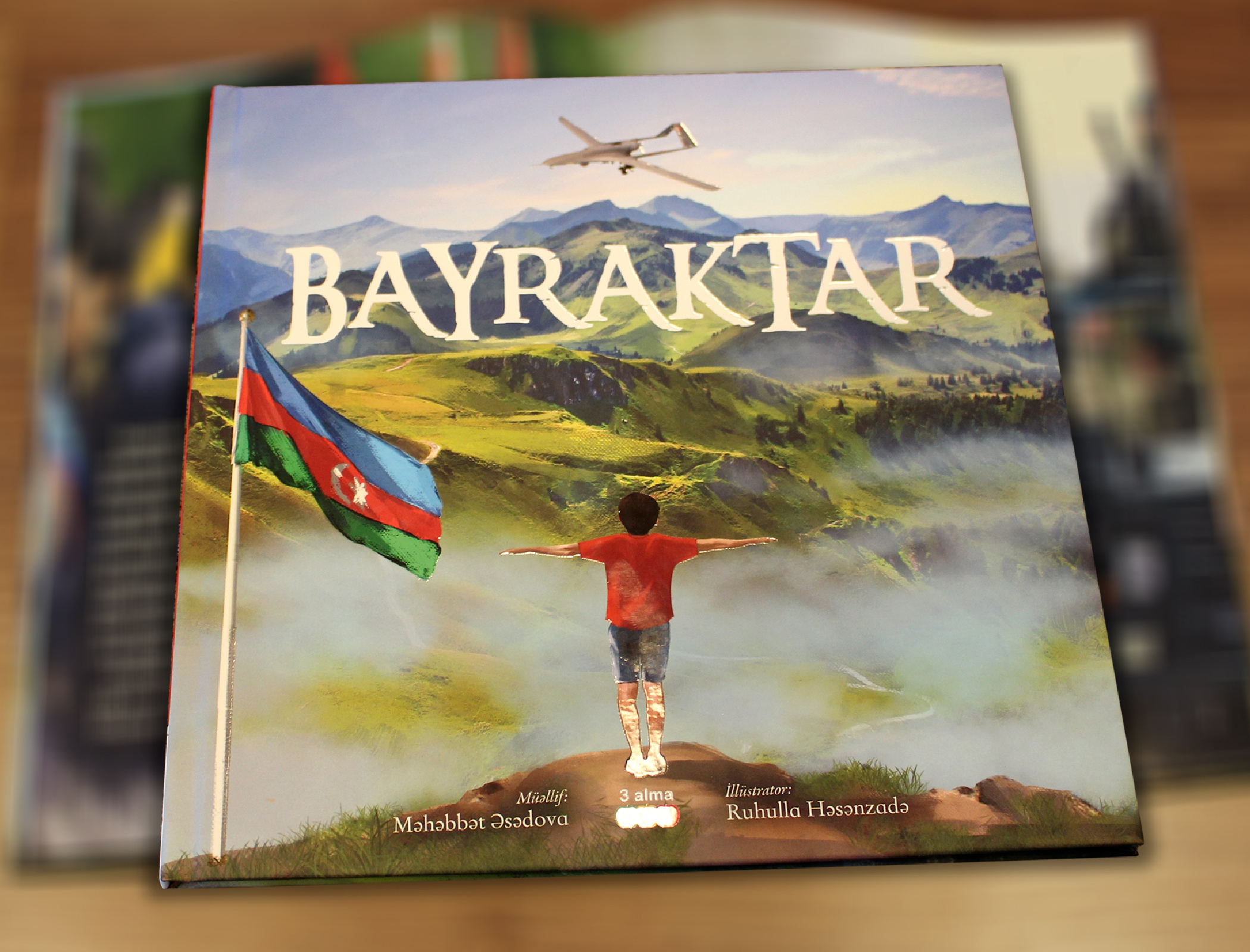 Azərbaycanda Bayraktardan bəhs edən uşaq kitabı çap edildi - FOTO