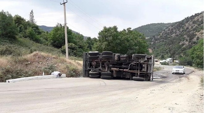 Ermənistanda Rusiya sərhədçiləri qəzaya düşdü, ölən və yaralanan var