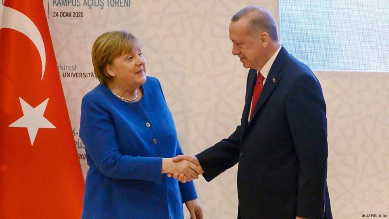 Ərdoğan Merkellə görüşdü