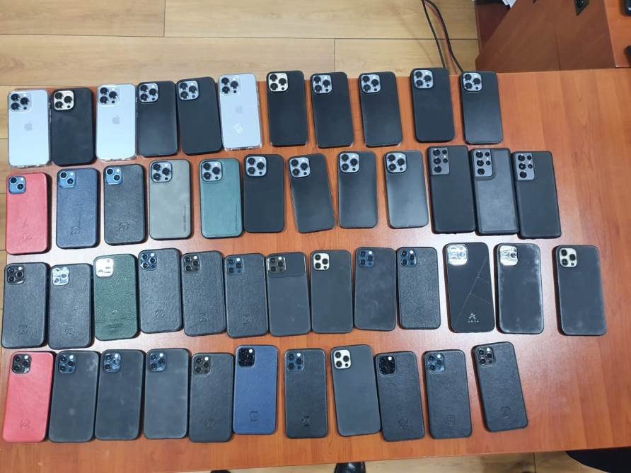 Gömrük nəzarətindən gizlədilən mobil telefonlar aşkarlandı