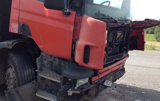 Bakıda yük maşınları toqquşub, ölən var