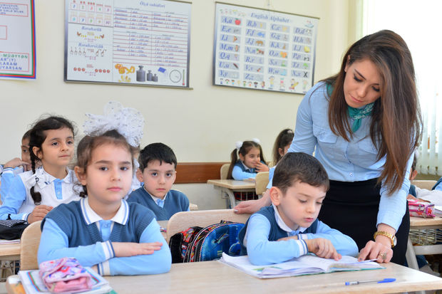Nazirlik: “Koronavirusa yoluxub dərsə gəlməyən müəllimlərin məvacibində heç bir kəsinti olmayıb”