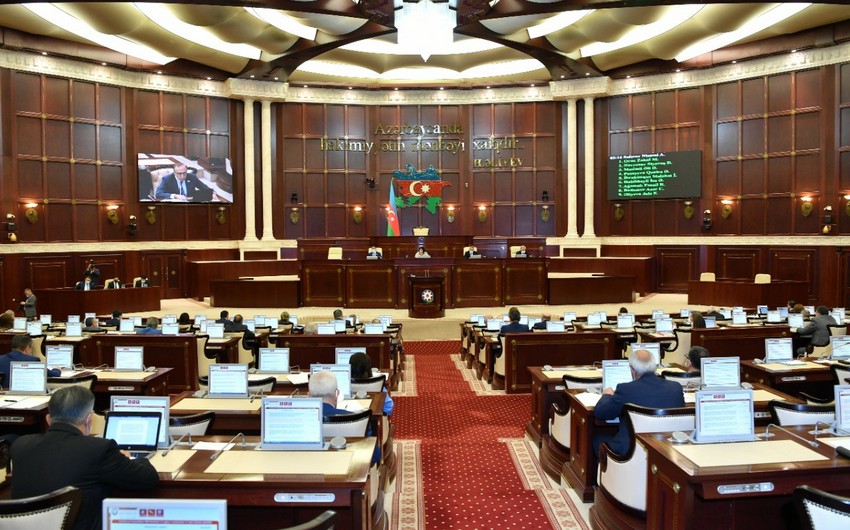 Parlamentdə şəhidlərin xatirəsi 1 dəqiqəlik sükutla yad edilib
