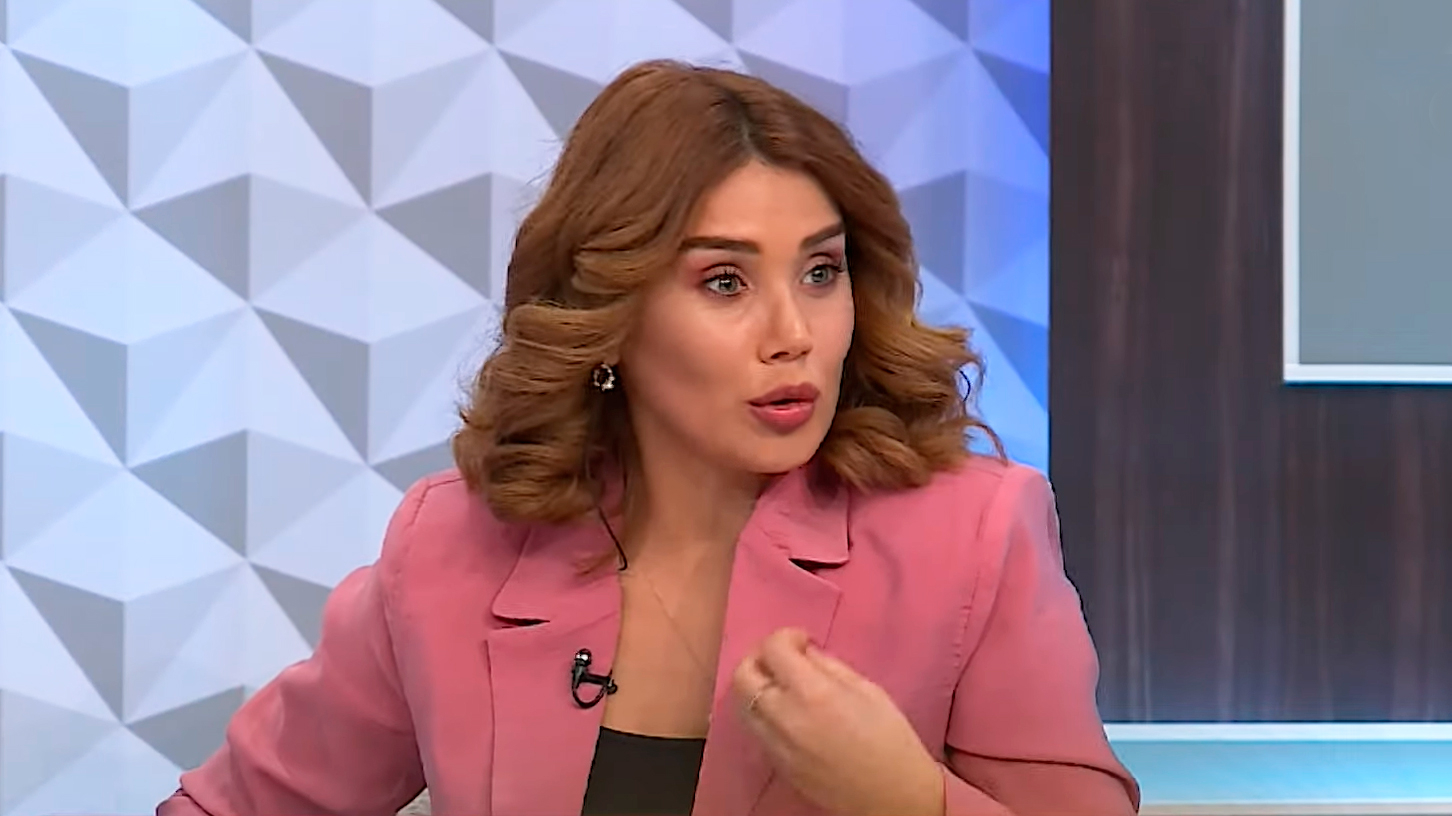 Azərbaycanlı aparıcı: "Atam məni məktəbə getməyə qoymurdu" - VİDEO