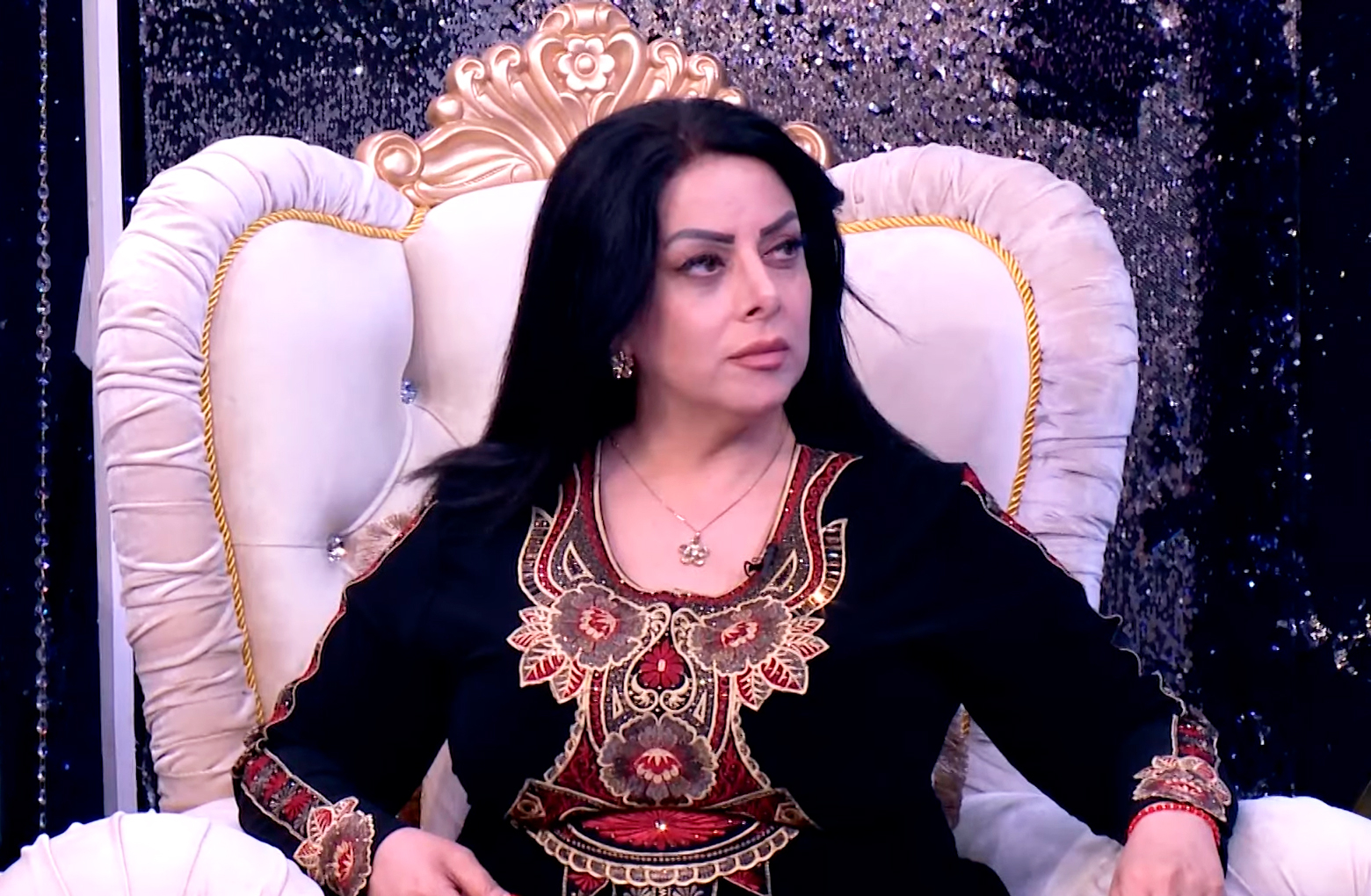 Aktrisadan ŞOK SÖZLƏR: "Sənətdə olan bir çox xanımın saxlayanı var" - VİDEO
