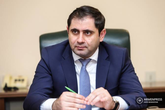 Ermənistanda müdafiə naziri dəyişikliyi: Karapetyan getdi, Papikyan gəldi