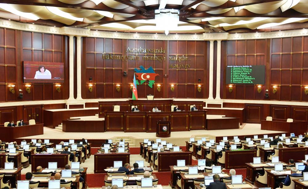 "Deputatlar yağ-bal içində yaşamır" - Deputat danışdı 