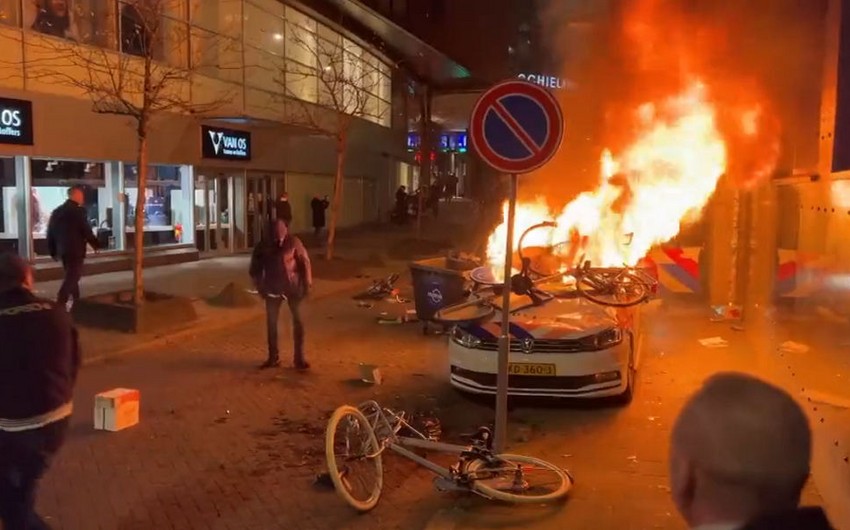 Niderlandda polis etirazçılara atəş açıb, xəsarət alanlar var - VİDEO