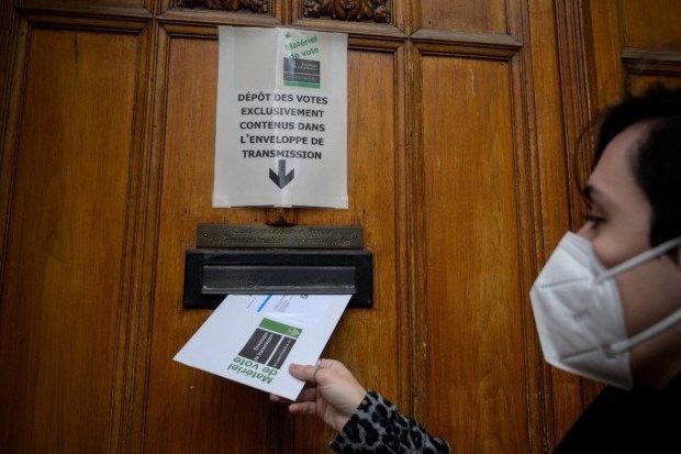İsveçrədə dünyada ilk dəfə COVID-pasportlarla bağlı referendum keçirilib