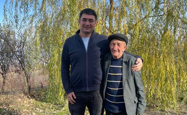 Pensiyasını orduya bağışlayan Hikmət baba Şuşada... - VİDEO