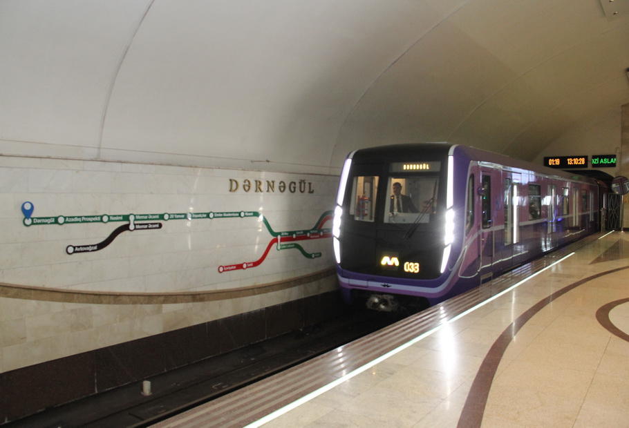 Metroda qatarlar gecikdi, sərnişin sıxlığı yarandı - AÇIQLAMA