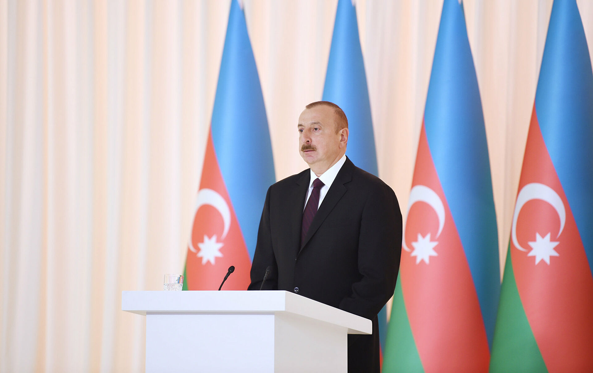 İlham Əliyev helikopter qəzasında həlak olanların ailələrinə başsağlığı verdi